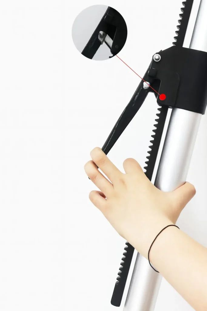Turn the handle in the opposite direction until the safety latch locks in place, and stop when you hear the click sound.