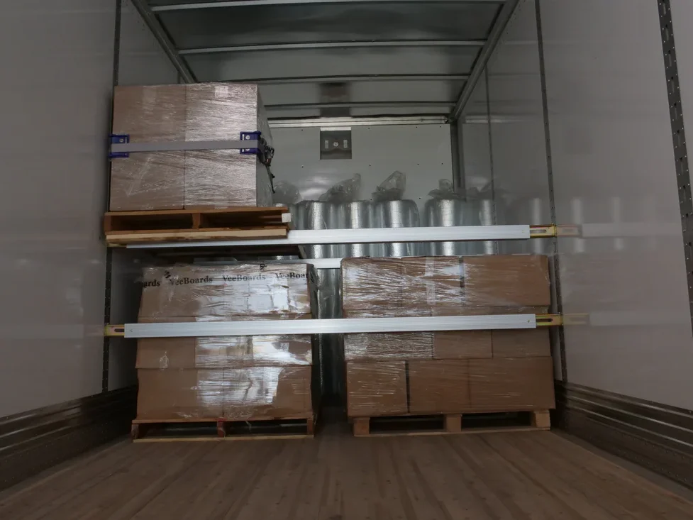 Box trucks and dry cargo trucks